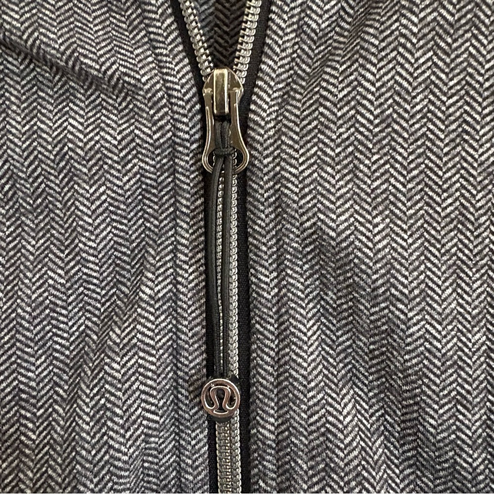 Lululemon Gray Black Herring Bone Mock Neck Zip-Up Track Jacket - Size 2 - Picture 5 of 10